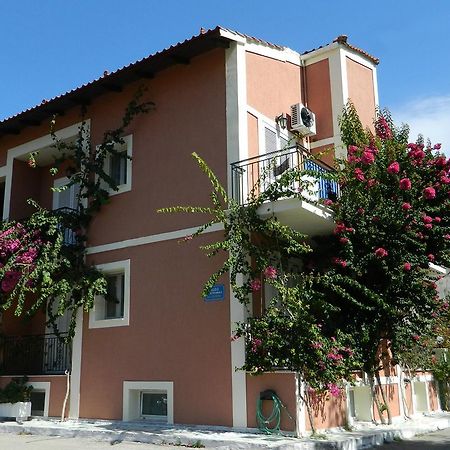 Konstantinos Apartments Agia Efimia Eksteriør bilde