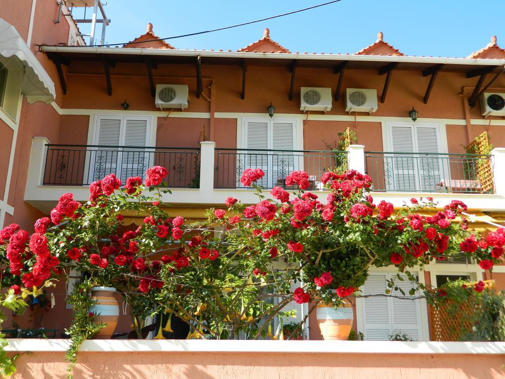Konstantinos Apartments Agia Efimia Eksteriør bilde