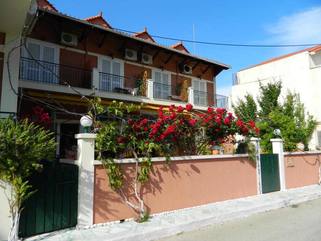Konstantinos Apartments Agia Efimia Eksteriør bilde