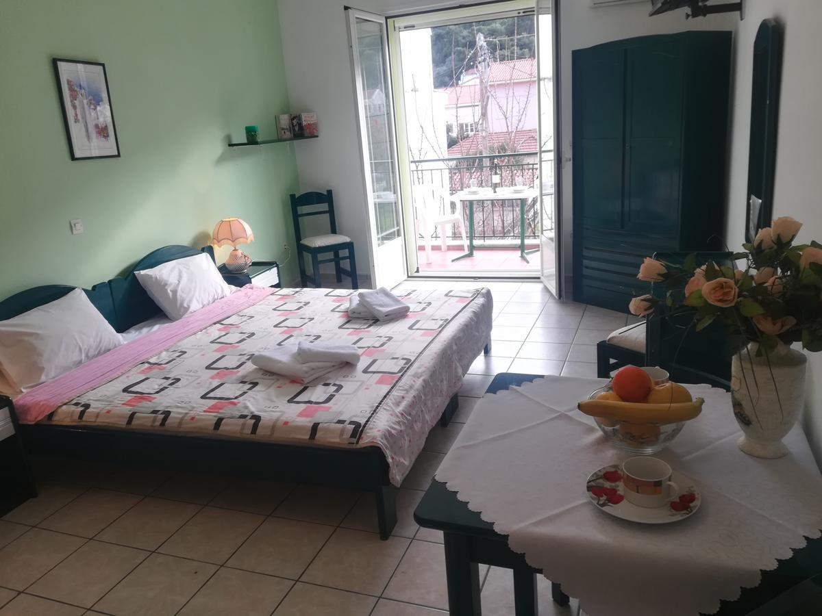 Konstantinos Apartments Agia Efimia Eksteriør bilde