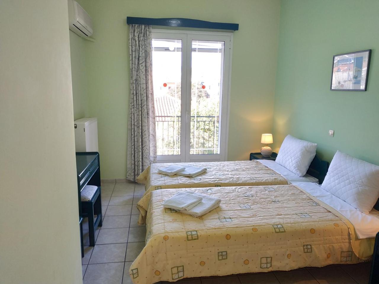 Konstantinos Apartments Agia Efimia Eksteriør bilde