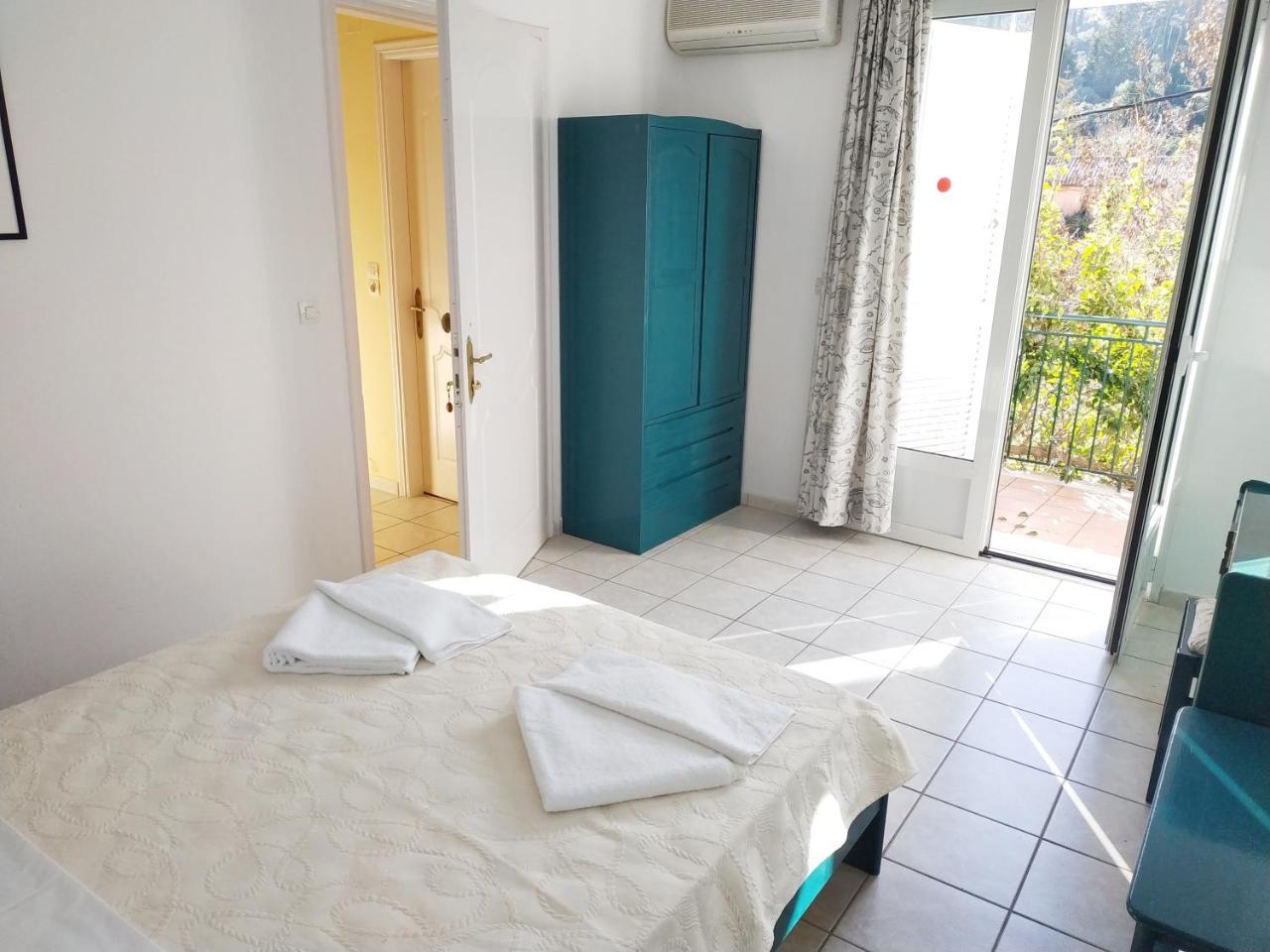 Konstantinos Apartments Agia Efimia Eksteriør bilde